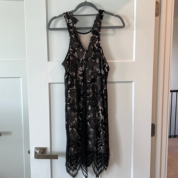 Express lace dress. Black. Size XS. NWOT. - Picture 2 of 5